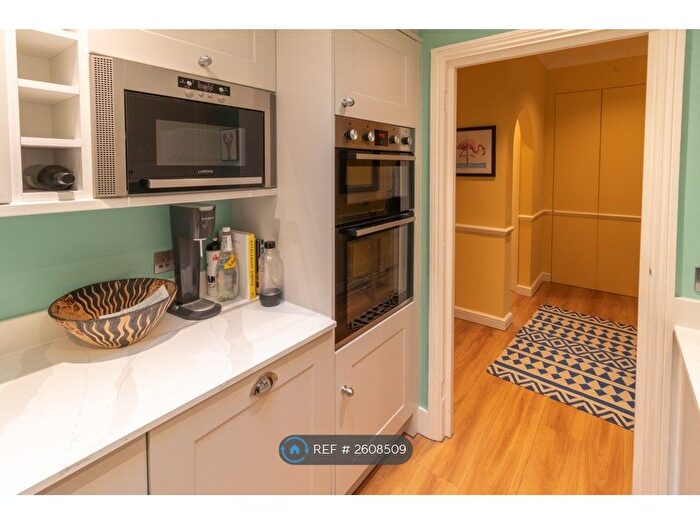 2 Bedroom Flat To Rent In Earls Court Square, London, SW5