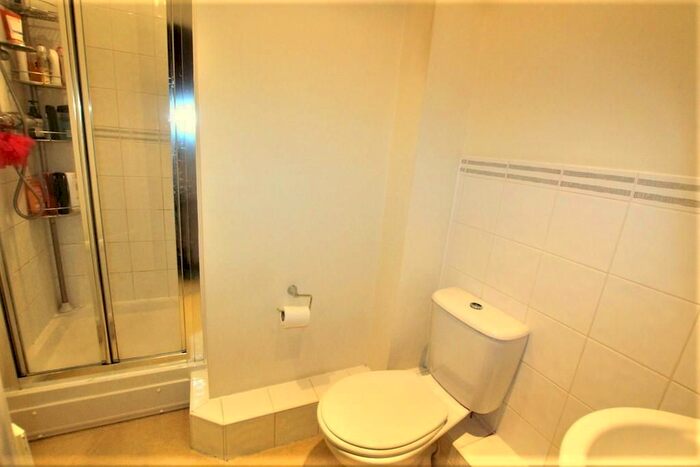 2 Bedroom Flat To Rent In Copthorne Common Road, Copthorne, Crawley, RH10