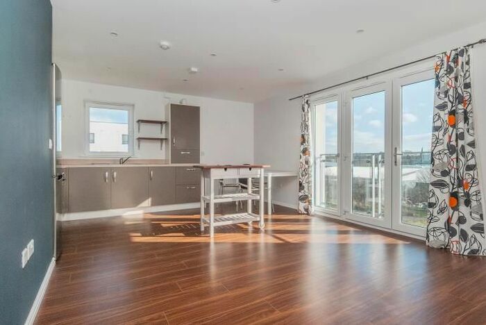 2 Bedroom Flat To Rent In Arneil Drive, Edinburgh, EH5