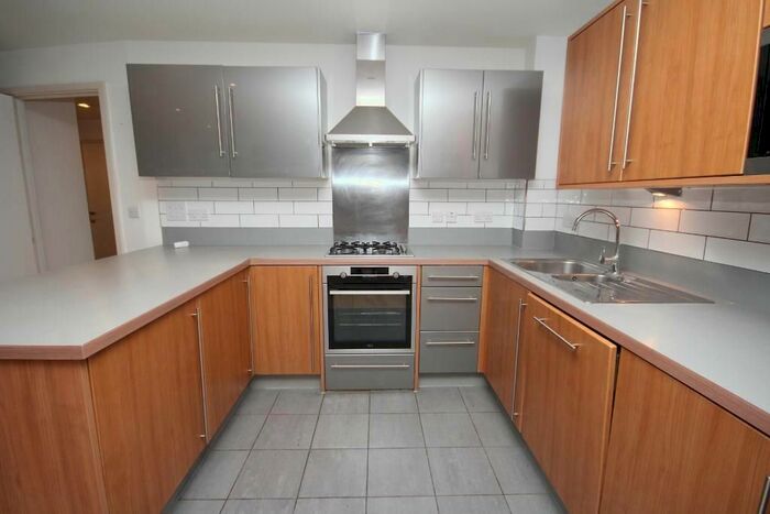 2 Bedroom Flat To Rent In Garand Court, Eden Grove, Holloway, N7