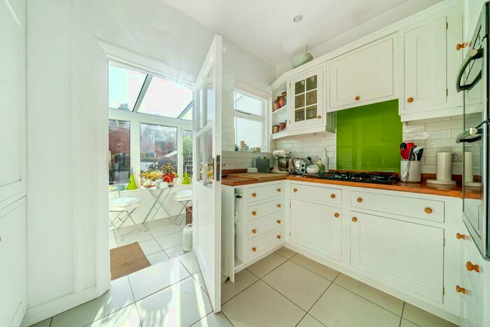 3 Bedroom Terraced House For Sale In Hillside Avenue, Exeter, EX4