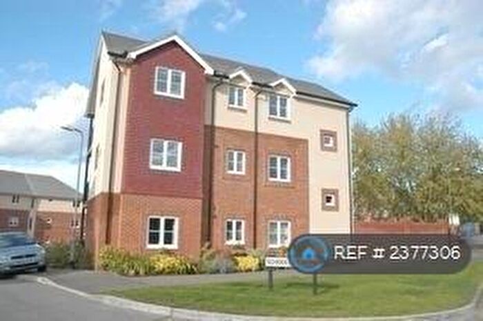 2 Bedroom Flat To Rent In School Meadow, Guildford, GU2