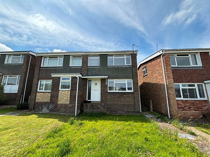 3 Bedroom Semi-Detached House To Rent In Fairmount Drive, Newport, PO30