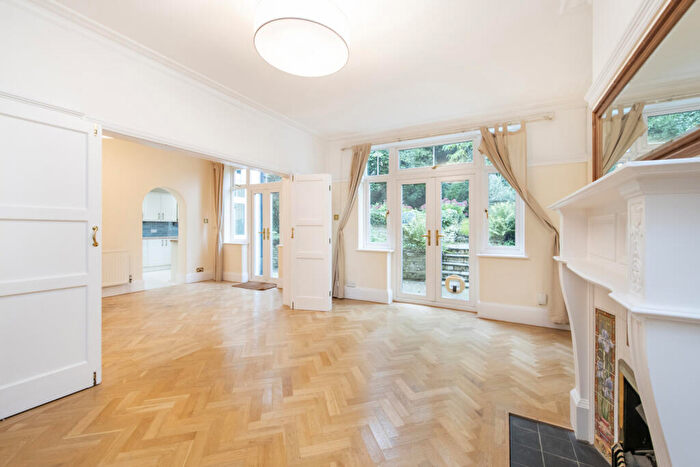 5 Bedroom Semi-Detached House To Rent In Hillway, Holly Lodge Estate, N6