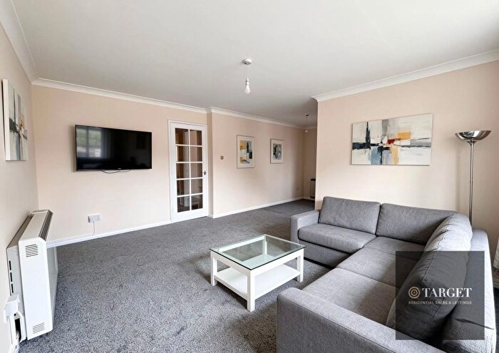 2 Bedroom Flat To Rent In Bunting Close, N9
