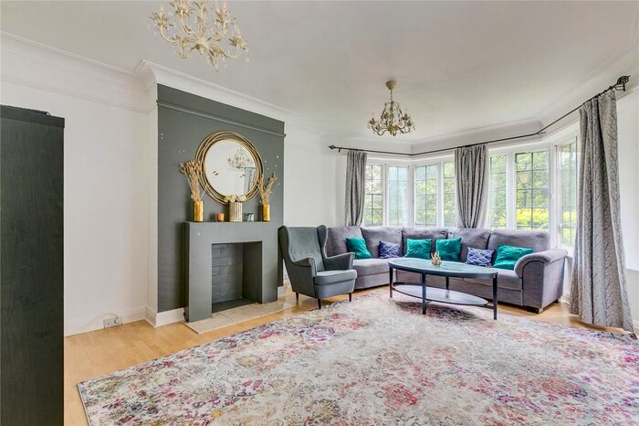 3 Bedroom Flat To Rent In Gonville House, Manor Fields, SW15