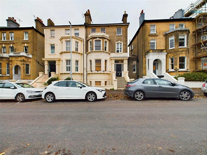 2 Bedroom Flat To Rent In Wilbury Road, Hove, East Sussex, BN3