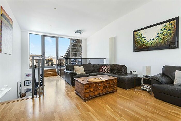 2 Bedroom Flat To Rent In Rotherhithe Street, Rotherhithe, London, SE16