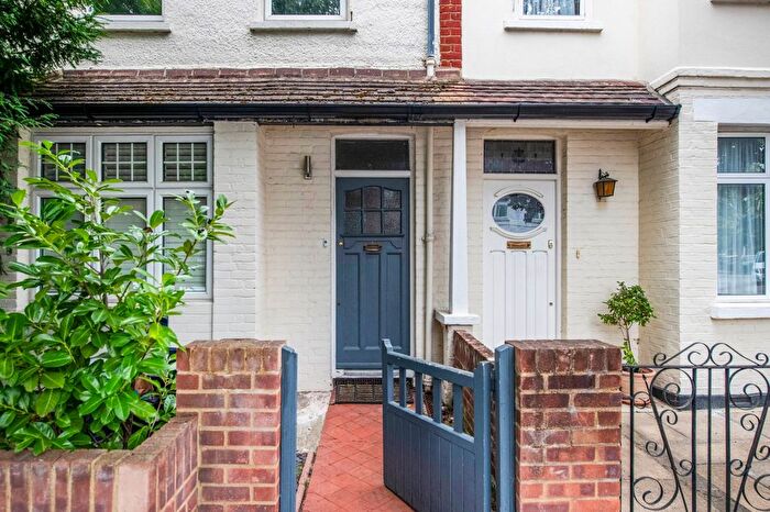 3 Bedroom Terraced House To Rent In Manor Grove, Richmond, TW9