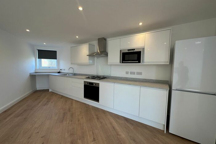 2 Bedroom Flat To Rent In Dorset Court, Queens Road, Beeston, NG9