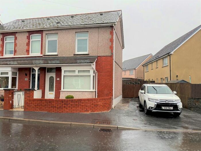 3 Bedroom Semi-Detached House To Rent In Bonllwyn, Ammanford, SA18