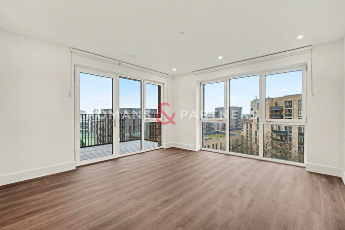 2 Bedroom Apartment To Rent In Bow View Apartments, Bow Green, E3