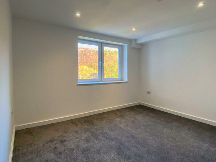 2 Bedroom Apartment To Rent In Wheatley Court, Halifax, HX2