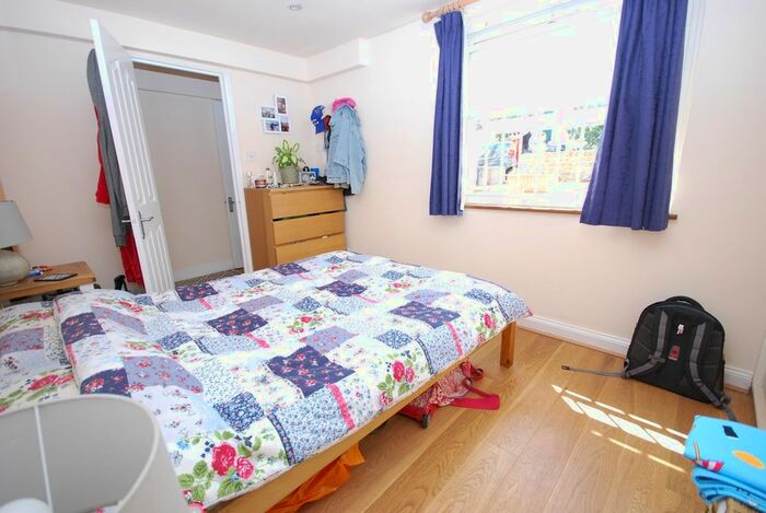 2 Bedroom Flat To Rent In Fentiman Road, Oval, SW8