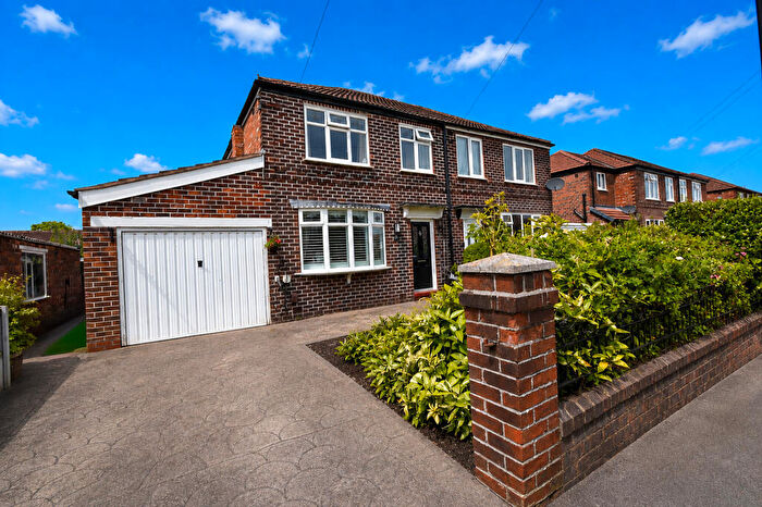 3 Bedroom Semi-Detached House For Sale In Redesmere Park, Urmston, M41