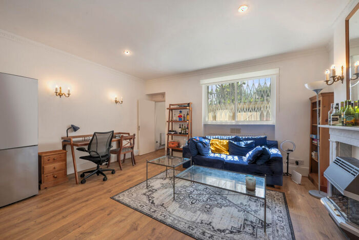 2 Bedroom Flat To Rent In Mornington Terrace, Camden, NW1