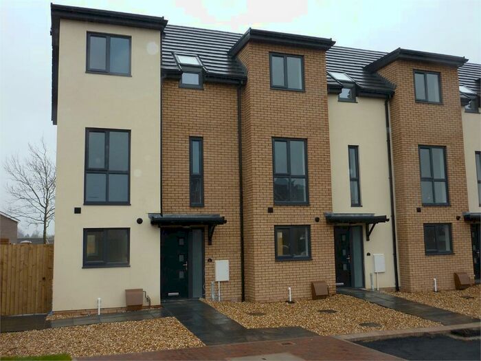 3 Bedroom Town House To Rent In Ty Uchaf, Penarth, CF64