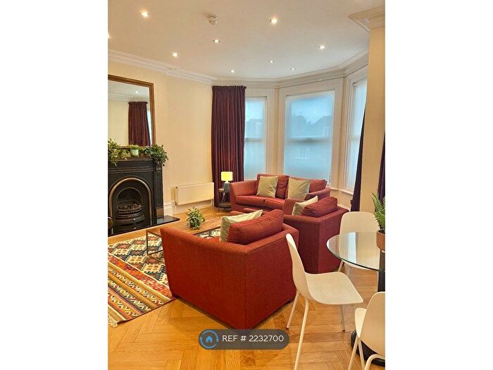 1 Bedroom Flat To Rent In Woodside Park Road, London, N12