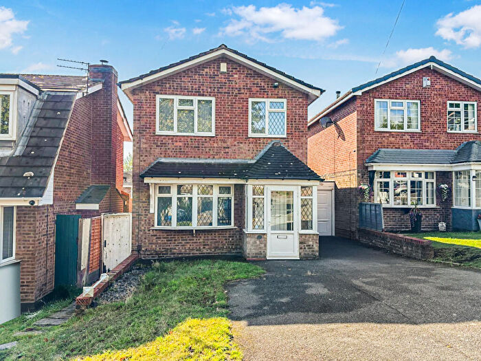 3 Bedroom Detached House To Rent In Strawberry Close, Tividale, Oldbury, West Midlands, B69