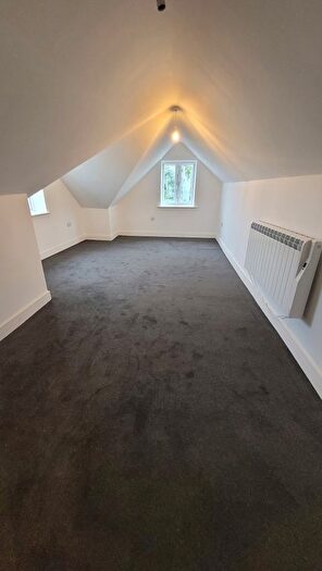 2 Bedroom Flat To Rent In Cricket Road, Oxford, OX4