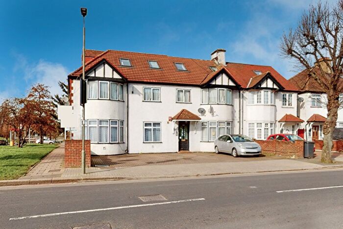 2 Bedroom Flat To Rent In Highfield Avenue, Golders Green, NW11