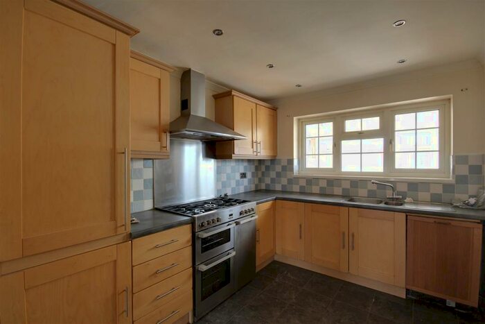 4 Bedroom House To Rent In Bury Green Road, Cheshunt, EN7