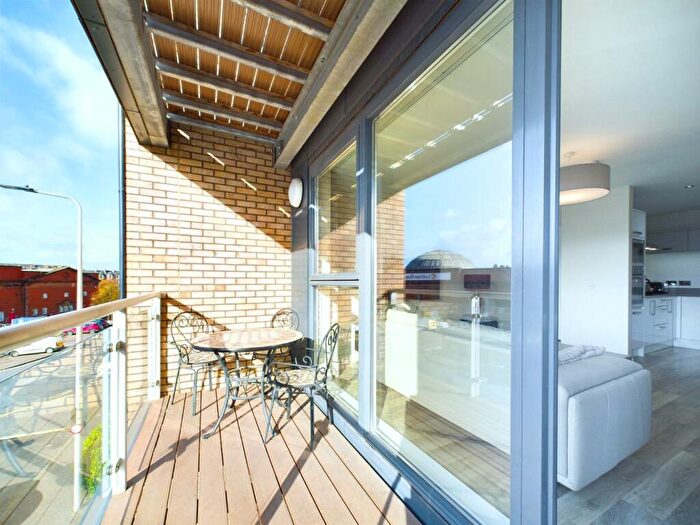 3 Bedroom Flat To Rent In Annandale Street, Canonmills, Edinburgh, EH7