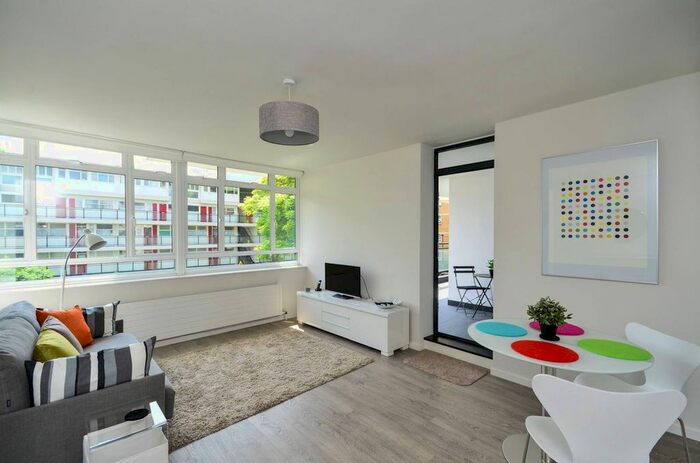 Studio To Rent In Churchill Gardens, Pimlico, London, SW1V