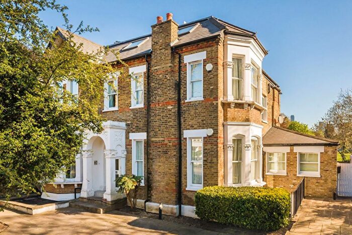 2 Bedroom Flat For Sale In Rosemont Road, Acton, W3