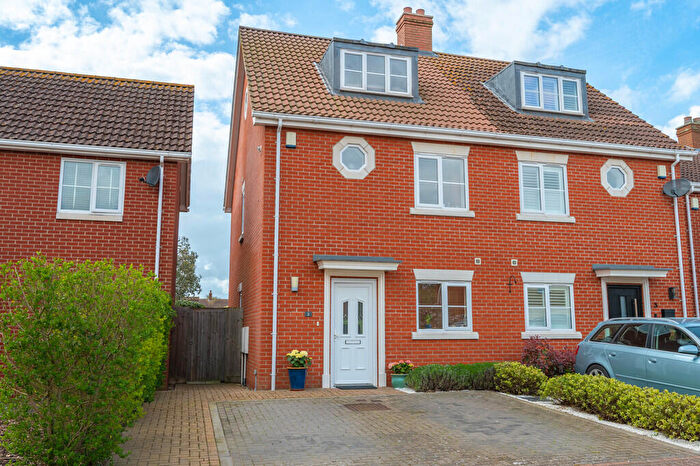 4 Bedroom Semi-Detached House For Sale In Tremelaia Gardens, Trimley St. Martin, IP11