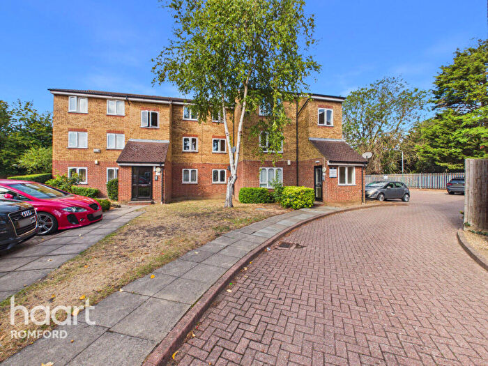 1 Bedroom Flat For Sale In Frazer Close, Romford, RM1