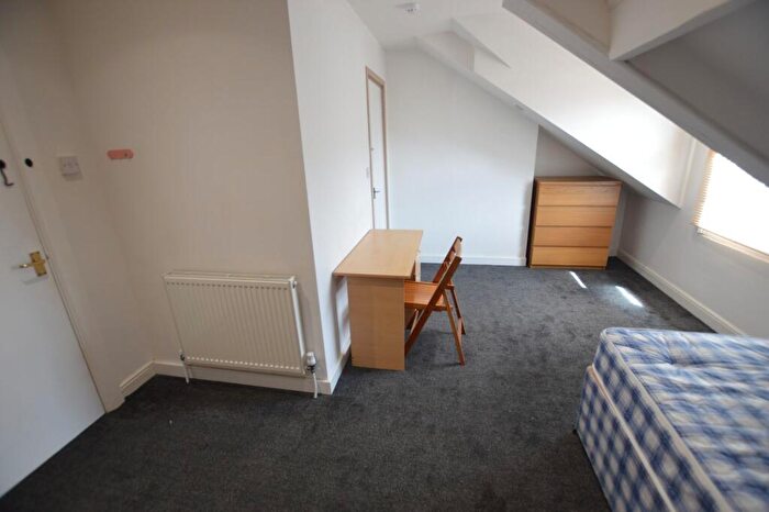 6 Bedroom House To Rent In Cardigan Road, Leeds, LS6