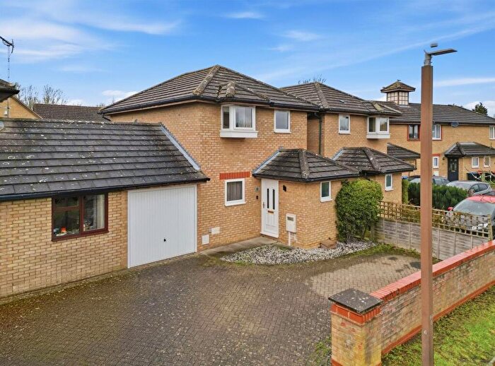 3 Bedroom Link Detached House For Sale In Hendrix Drive, Crownhill, MK8