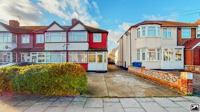 3 Bedroom Semi-Detached House To Rent In George V Way, Perivale, Greenford UB6