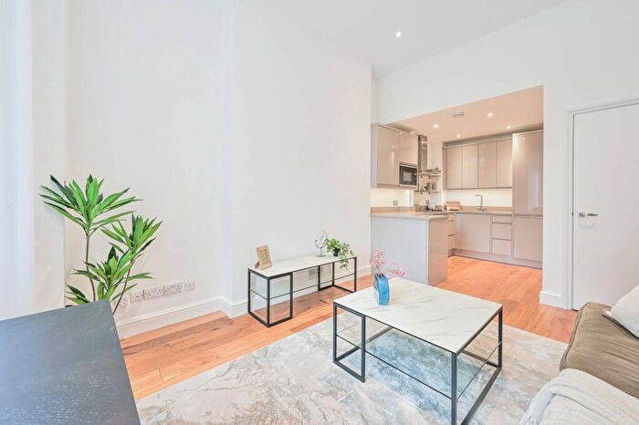 1 Bedroom Flat For Sale In Willoughby Road, Hampstead, London, NW3