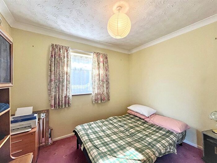 2 Bedroom Semi-detached Bungalow For Sale In Swan Close, Aylsham, Norwich, NR11