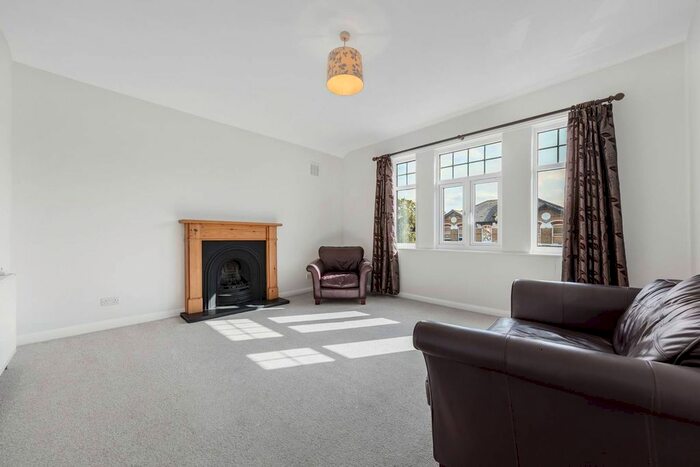 2 Bedroom Flat To Rent In Tierney Road, Streatham Hill, London, SW2