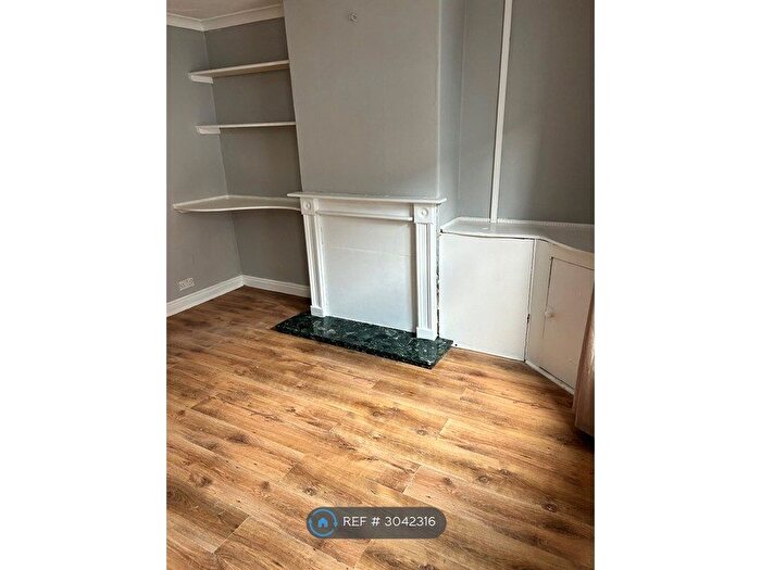 3 Bedroom Terraced House To Rent In Frampton Terrace, Gainsborough, DN21