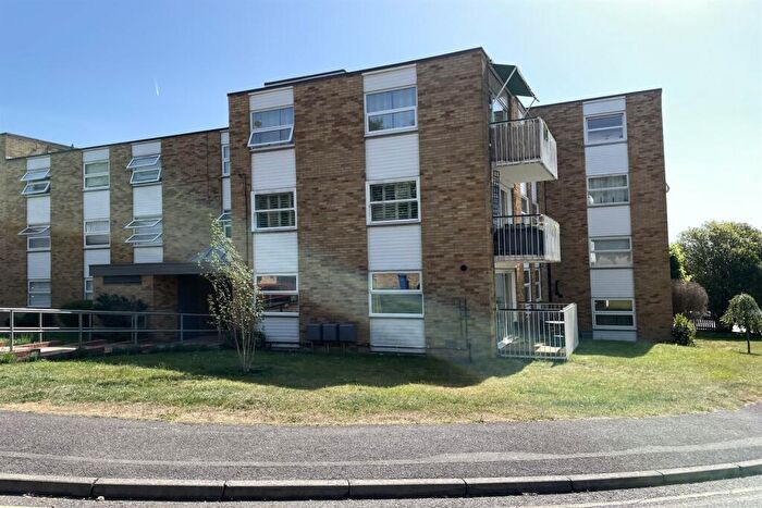 2 Bedroom Property For Sale In Ancastle Green, Henley On Thames, RG9