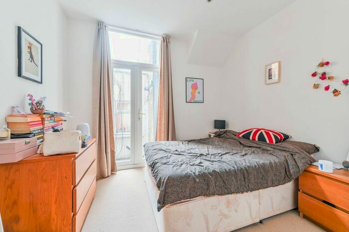 2 Bedroom Flat To Rent In Plato Road, Brixton, London, SW2