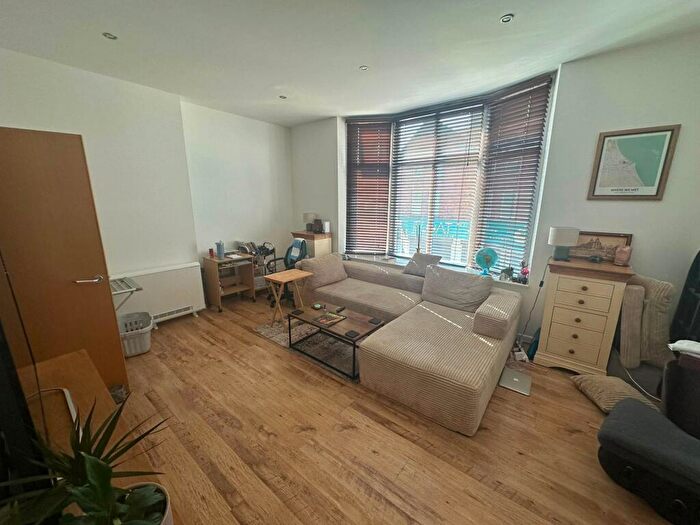 1 Bedroom Flat To Rent In Flat South Road Waterloo Liverpool, L22