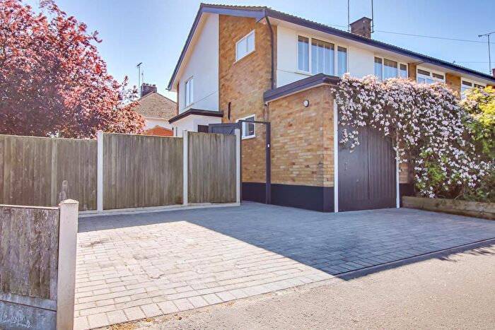 4 Bedroom End Of Terrace House For Sale In Prince Avenue, Westcliff-on-Sea, SS0