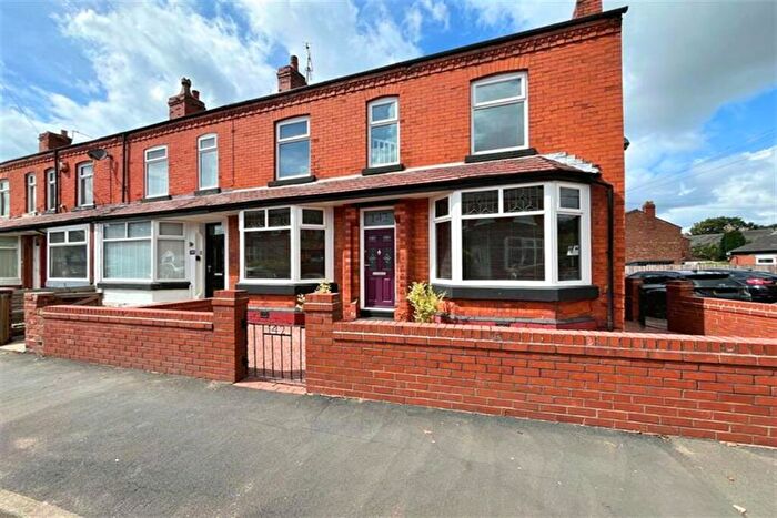 4 Bedroom End Of Terrace House For Sale In Glebelands Road, Sale, M33