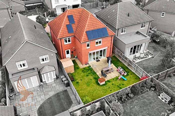 4 Bedroom Detached House For Sale In Gascoigne Close, Pontefract, WF8