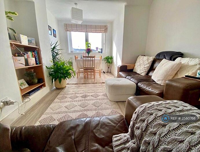 2 Bedroom Flat To Rent In West Hampstead, London, NW6