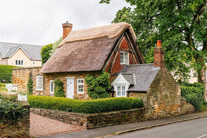 1 Bedroom Detached House For Sale In Thatched Cottage, Main Road, Heath, Chesterfield, S44