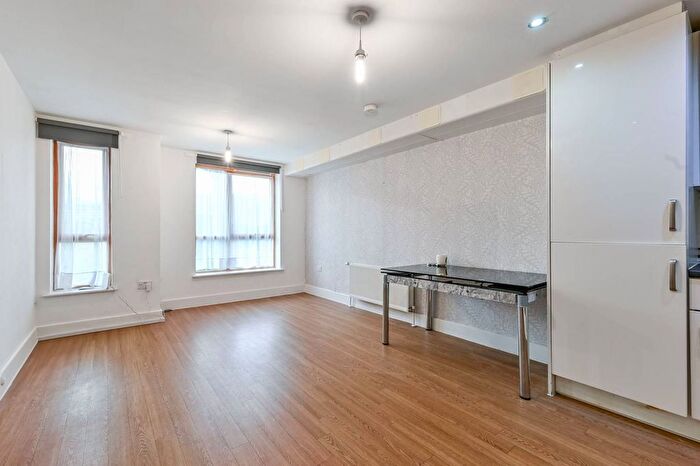2 Bedroom Flat To Rent In Chargeable Lane, Plaistow, London, E13