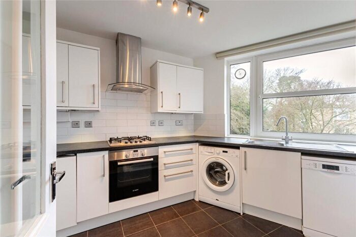 2 Bedroom Flat To Rent In Heathside, Weybridge, Surrey, KT13