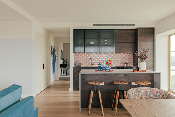 3 Bedroom Apartment For Sale In Starboard Way, London, E16