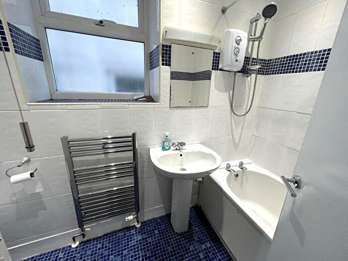 2 Bedroom Apartment To Rent In Grosvenor Road, Wanstead, London, E11